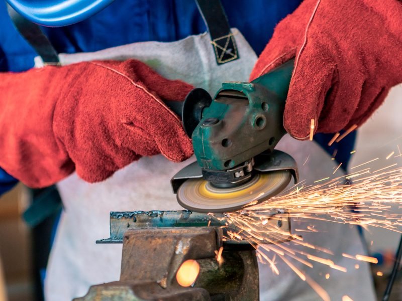 craftsman-grinding-metal-with-disk-grinder-in-work-2026-01-06-09-56-48-utc